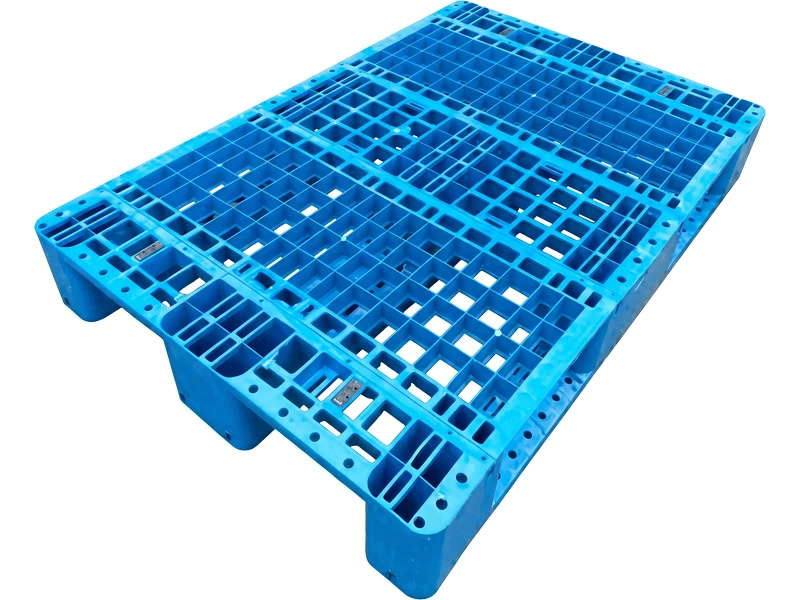 pallet_polimernyy_1200kh800kh150_perforirovannyy_na_3_kh_polozyakh_kod_41800